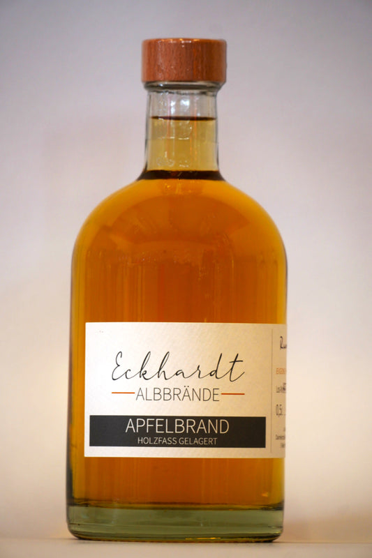 Apfelbrand - im Rumfass gelagert